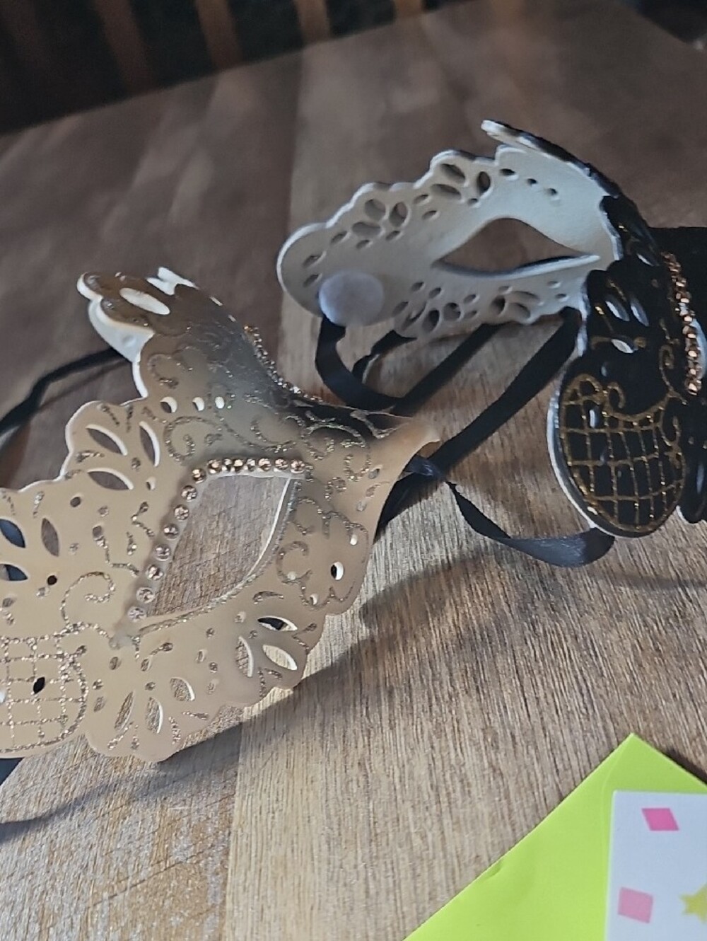 ✨ Beautiful Matching Masquerade Mask Set ✨ - Picture 8 of 10